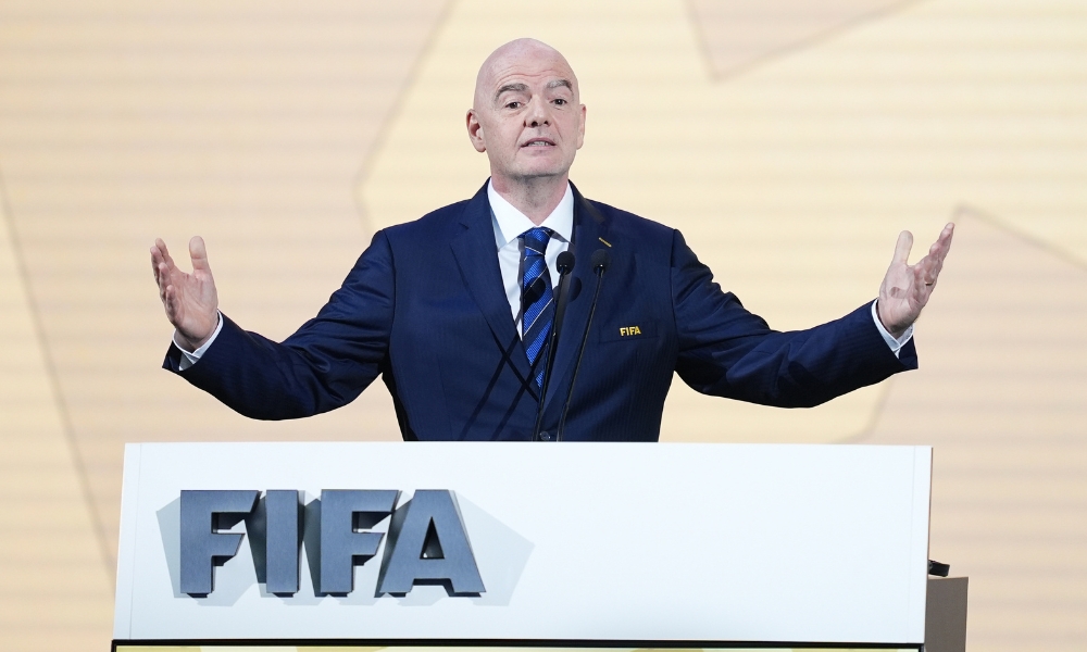 中表现得更 中表现得更